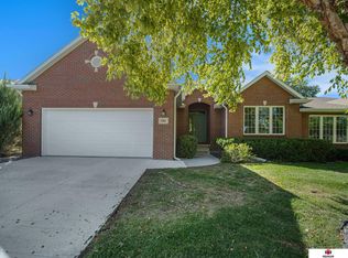 7911 Weeping Willow Ln, Lincoln, NE 68506