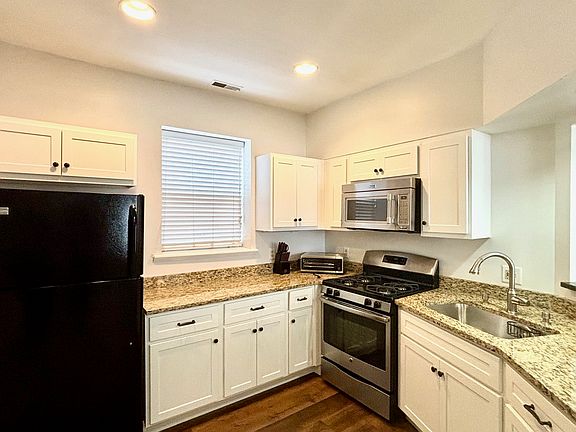 3rd image of 5936 McPherson Ave #2F