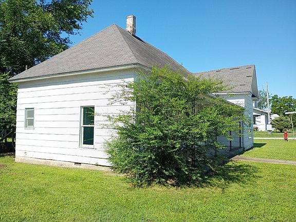 2nd image of 118 W Main Street