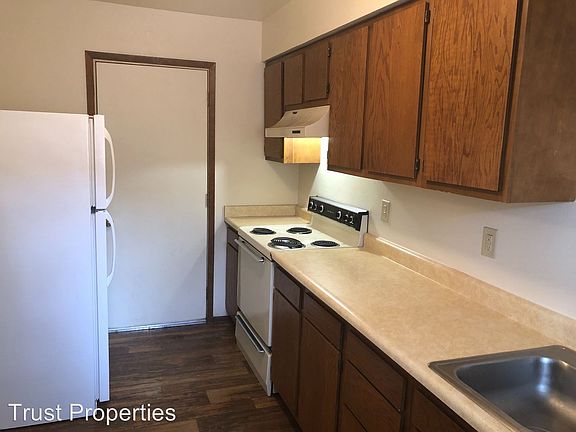 3rd image of 2640 Fairway Dr APT B