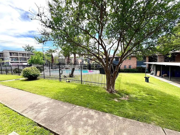 3304 Red River St — Photo 26