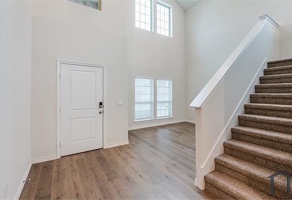 3rd image of 7413 Mayplace Dr