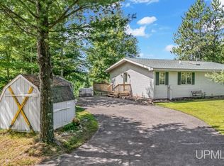 2015 N Cosgrove Lake Rd, Florence, WI 54121