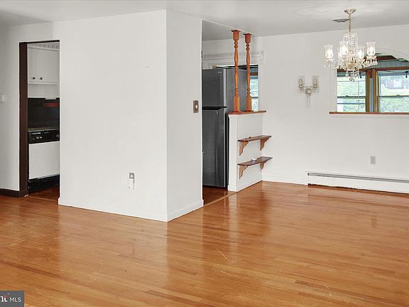 4th image of 131 Garden City Dr