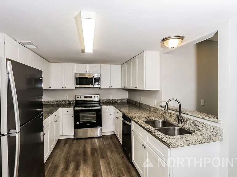 422 Ash Ln — Photo 5