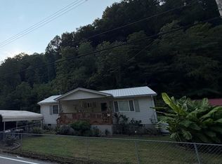 3749 Pond Creek Rd, Pinsonfork, KY 41555