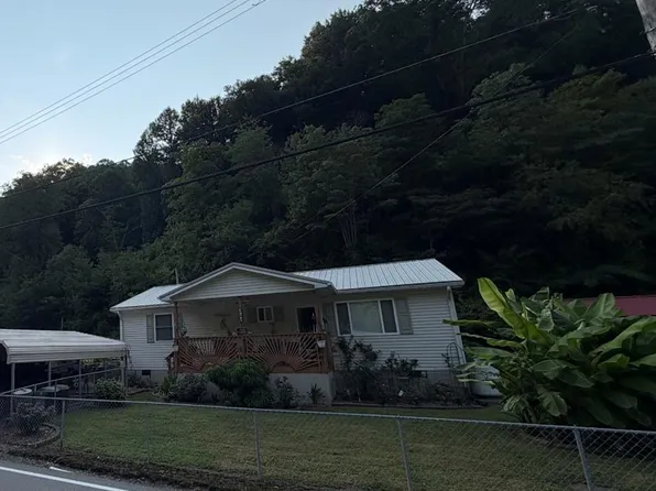 3749 Pond Creek Rd, Pinsonfork, KY 41555