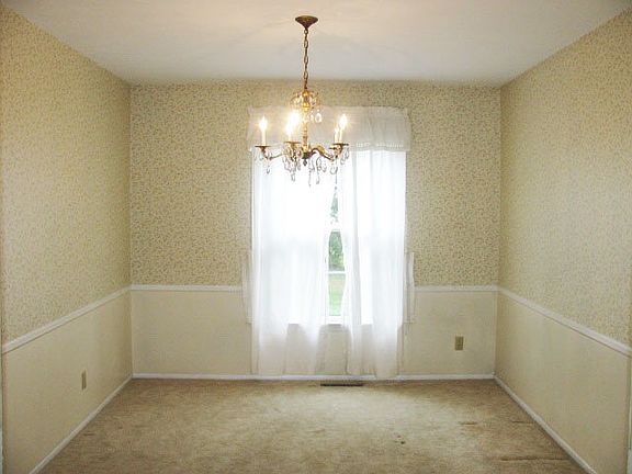 2nd image of 1916 Red Oak Dr