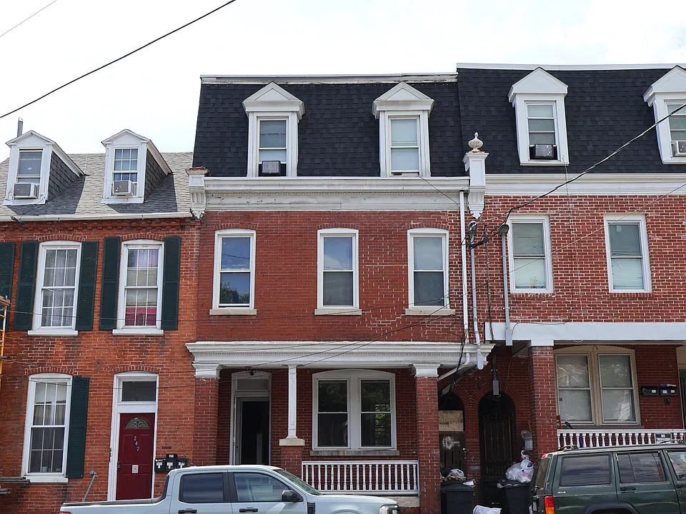 240 S Queen St #1