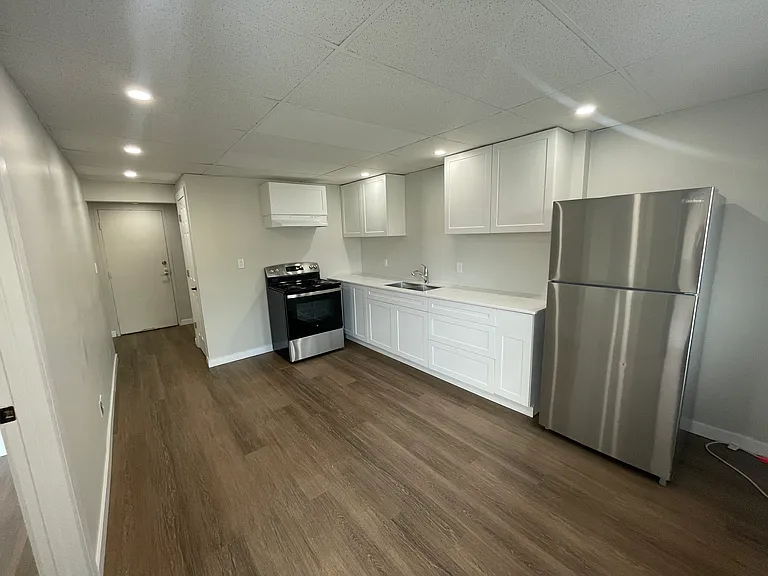 1491 Pillette Rd — Photo 7