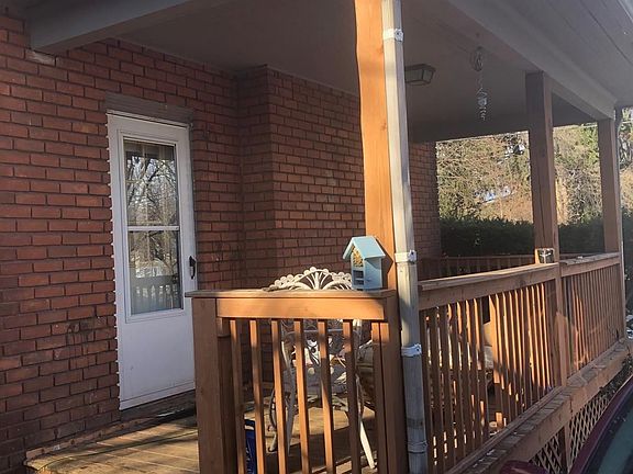 2nd image of 805 Pearl St