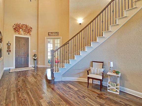 5th image of 166 Hackney Dr