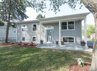 42 S Willow Ln, Glenwood, IL 60425