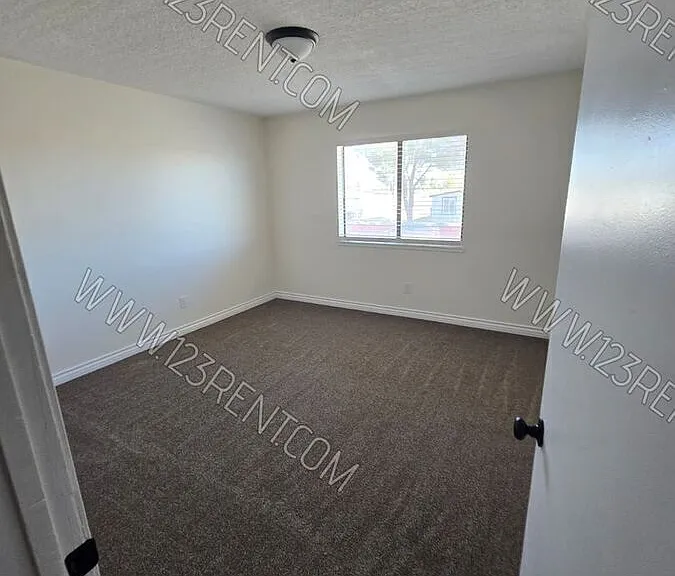 9817 N Loop Blvd #B — Photo 14