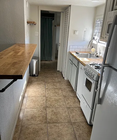 947 Lowell Ave — Photo 3