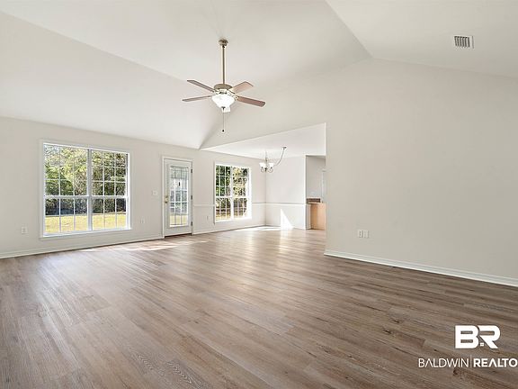 4th image of 194 Robbins Blvd