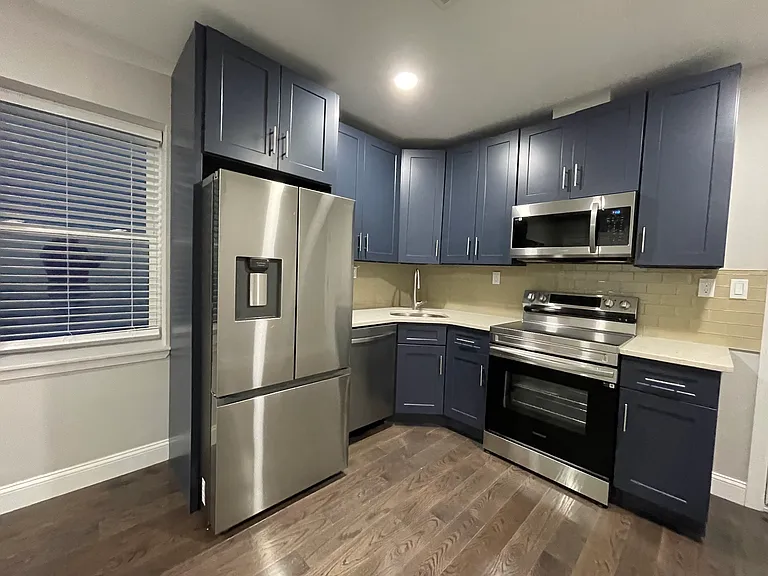329 N 11th St #3R — Photo 2