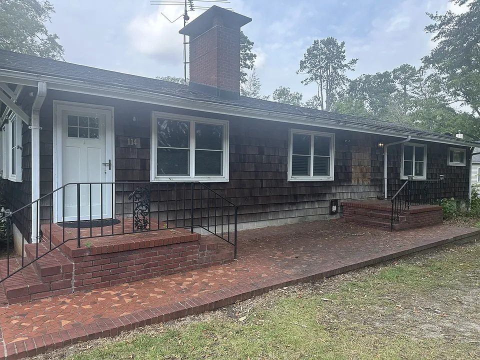 114 Brookside Rd #1