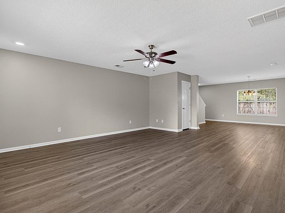 5th image of 1016 Deerberry Rd