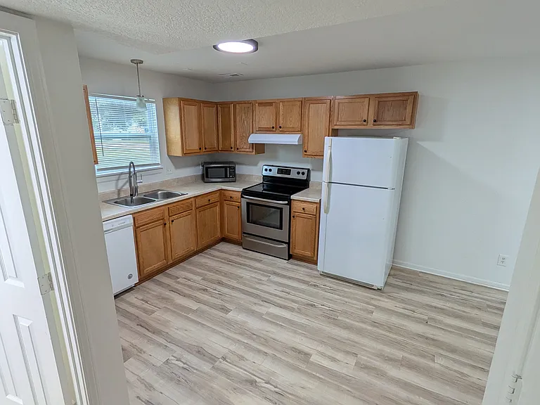 3902 Overland Cir — Photo 1
