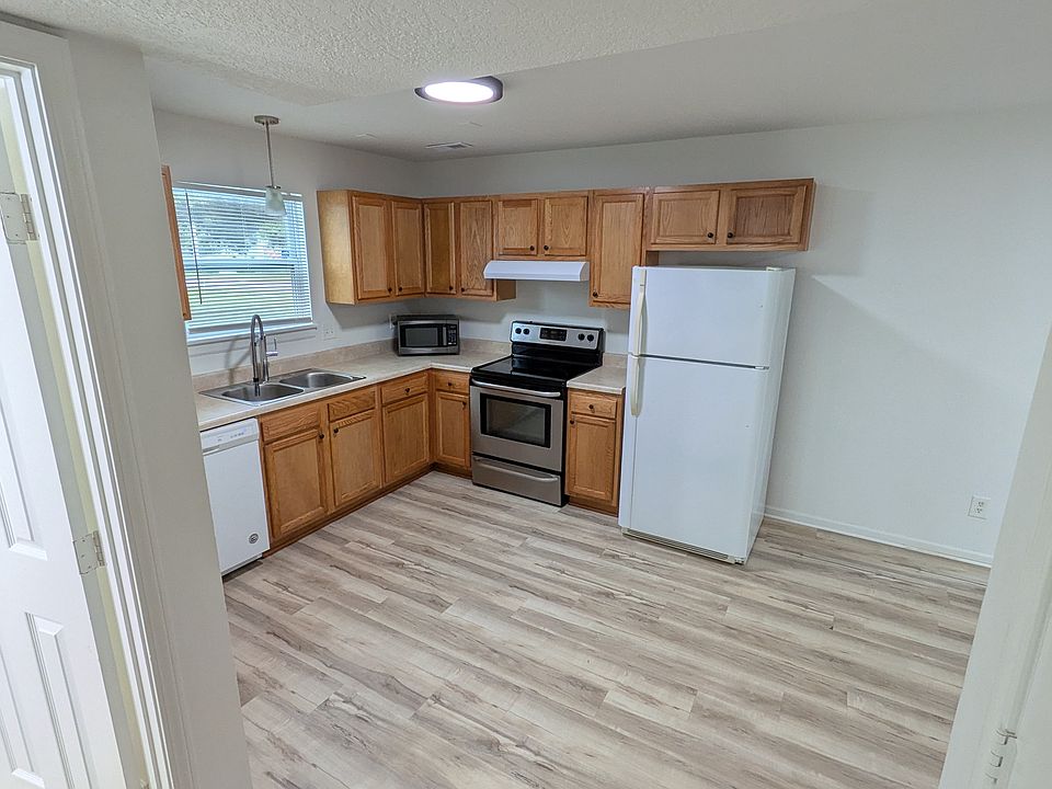 1st image of 3902 Overland Cir