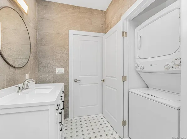 6140 Delafield Avenue image 9 of 36