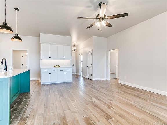 5th image of 2115 Oakville Pl