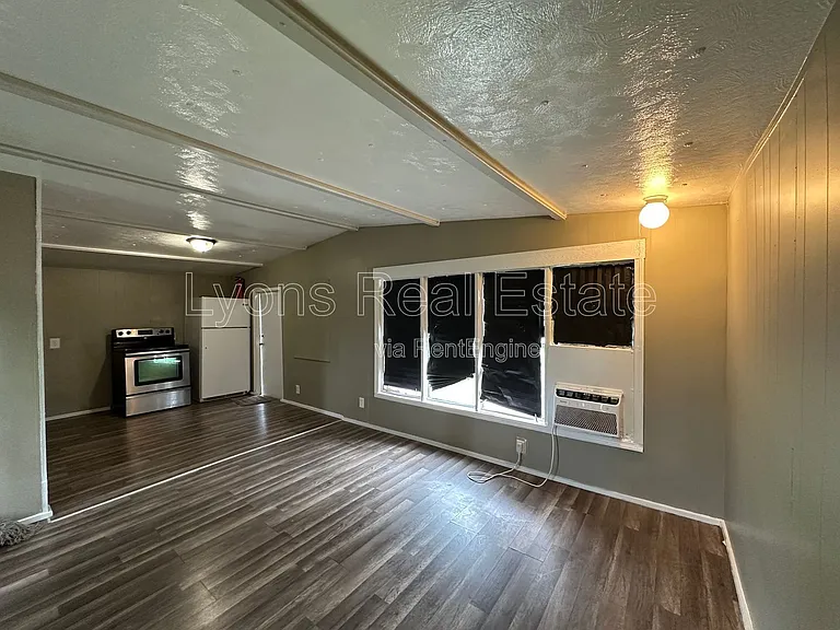 8086 Heck Dr #1A — Photo 10