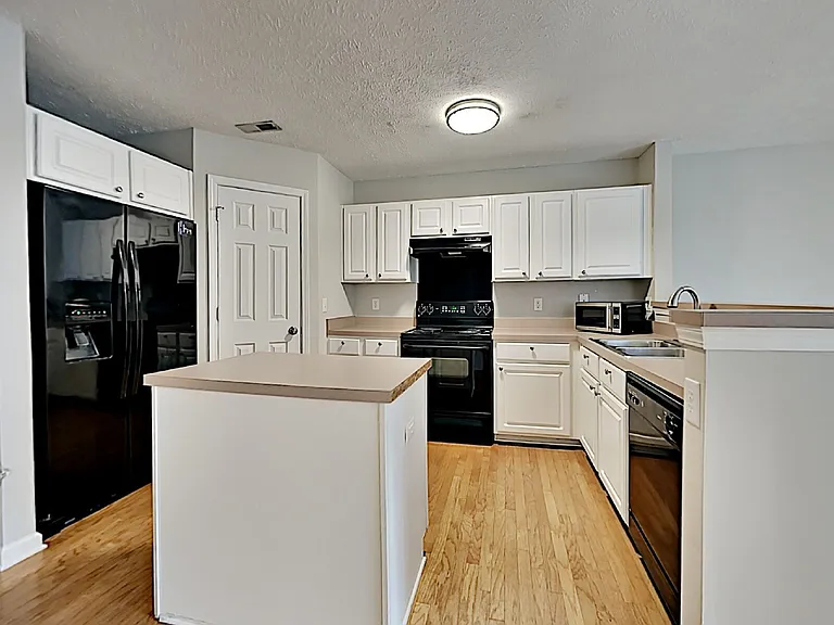213 Shadow Glen Dr — Photo 9