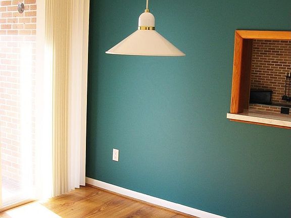 2nd image of 906 Myers Pl