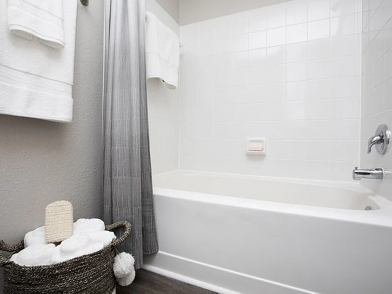 Crestmont at Thornblade Apartments — Photo 14