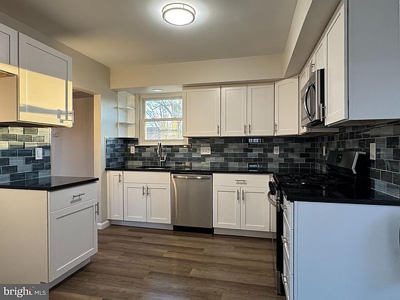 2nd image of 225 Velde Ave