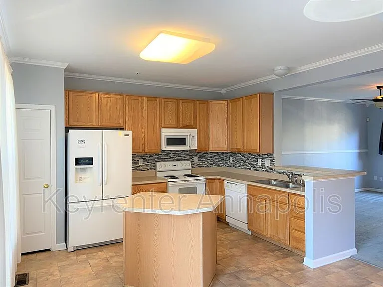 7890 Ivy Ter — Photo 12