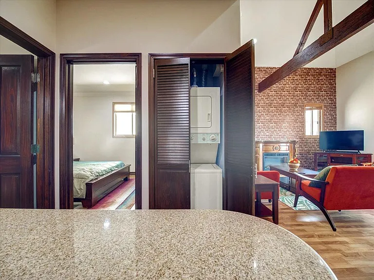 10769 Ohio Ave #Penthouse 2 — Photo 16