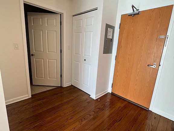 3rd image of 1717 S Prairie Ave APT 1808