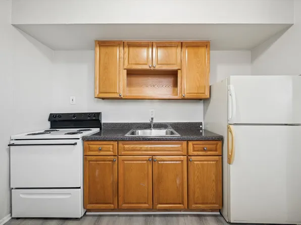 1302 W Albanus St #A22, Philadelphia, PA 19141