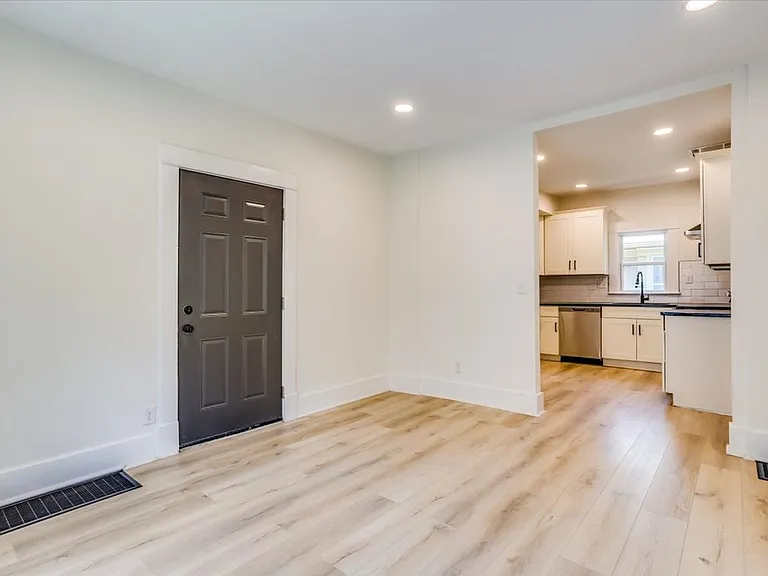 1227 N Lewellen Ave — Photo 12