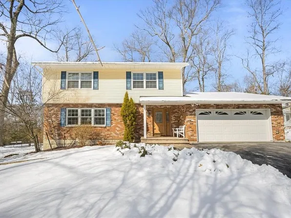 15 Pellbridge Drive, Hopewell Junction, NY 12533