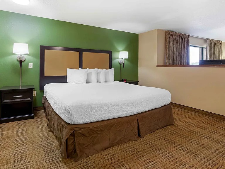1 Bedroom Suite - 1 King Bed
