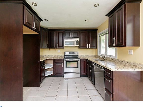 4th image of 50 Palfrey Ln