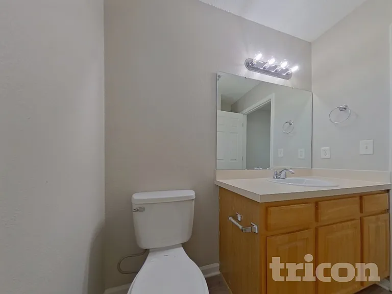 279 Legend Oaks Dr — Photo 9