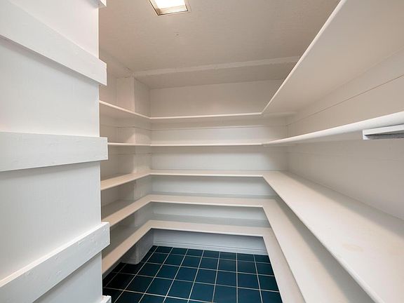 3rd image of 3125 E Kennedy Dr APT 905