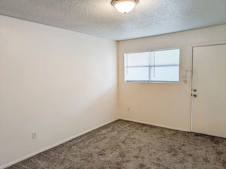 Woodrow Apartments — Photo 2