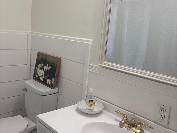 3rd image of 117 NE Georgia Dr