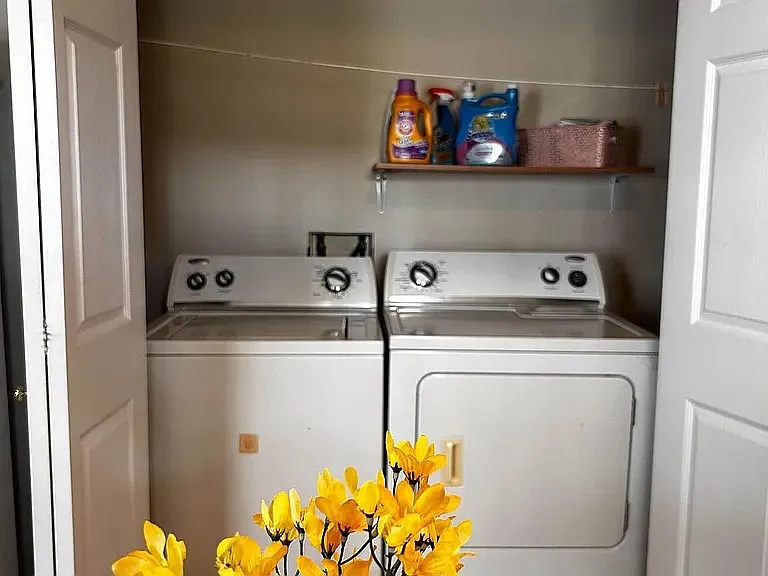 3 bed, 1.5 bath, 1200 sqft, $1,900 — Photo 4