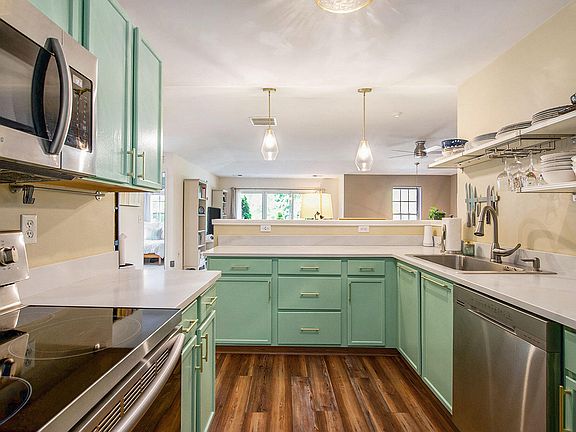 3rd image of 4049 Berkeley Ave #25