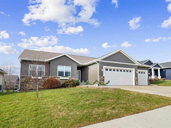 2918 Terrapin Dr, Hiawatha, IA 52233