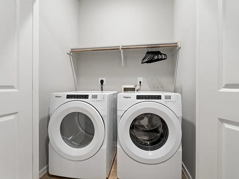 *Front-Facing W/D In Select Homes* Pearson - 1 Bed / 1 Bath - 909-945 Sq.Ft.