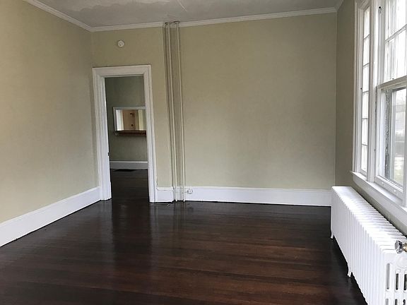 2nd image of 367 Mountain Ave SW