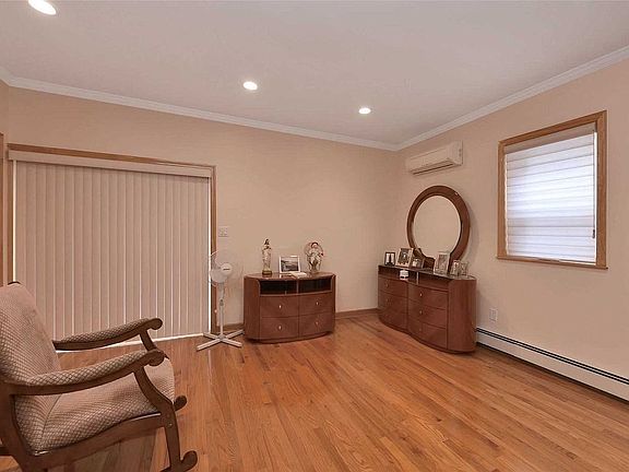4th image of 202-10 36th Ave #2